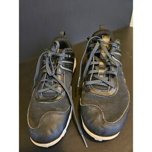 Under Armour Woman's Cleats Softball Size  6 Black White